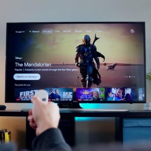 Google Chromecast with Google TV, chất lượng 4K HDR, ra lệnh giọng nói tiếng Việt