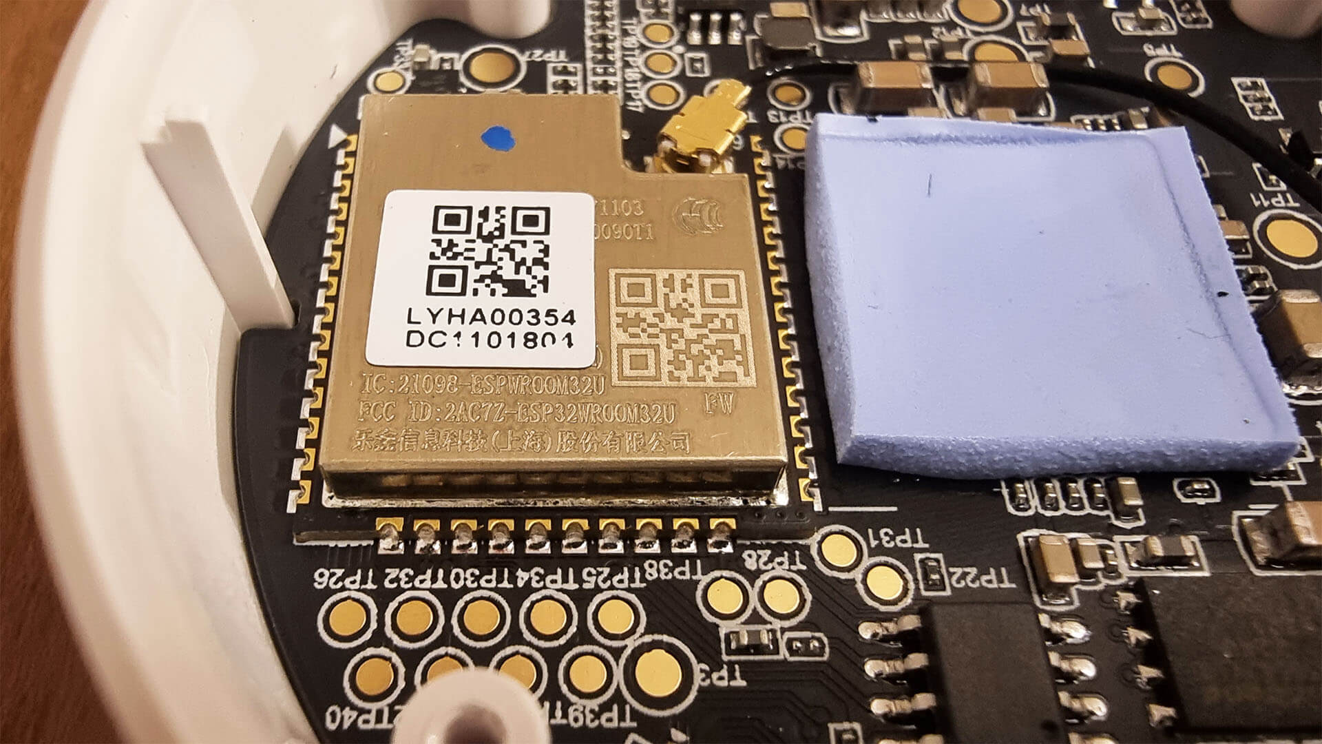 Đánh giá cảm biến hiện diện của con người Aqara FP2 PCB chính ESP32